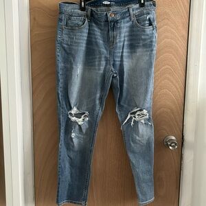 Old navy boyfriend Jean with holes